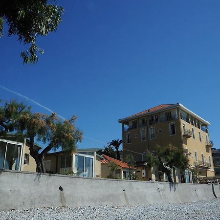Holiday'S Beach Aparthotel เวนติมิญา ภายนอก รูปภาพ