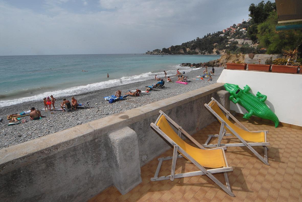Holiday'S Beach Aparthotel เวนติมิญา ภายนอก รูปภาพ
