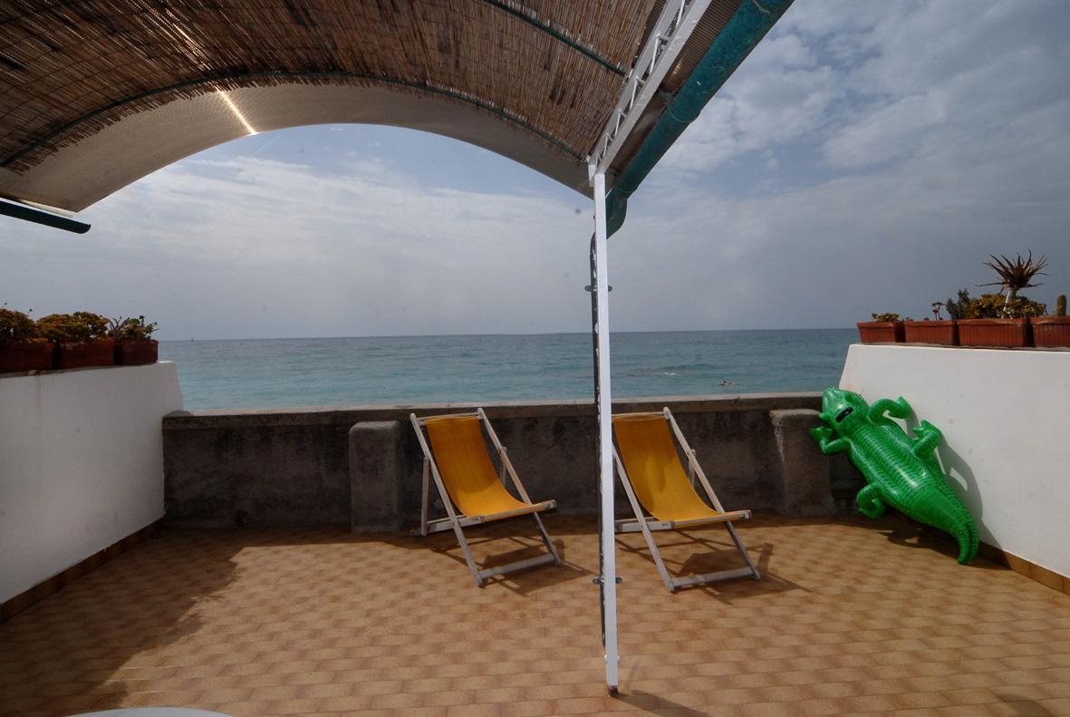 Holiday'S Beach Aparthotel เวนติมิญา ภายนอก รูปภาพ