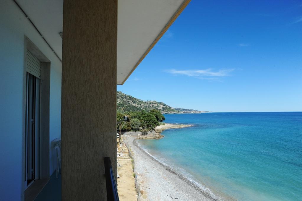 Holiday'S Beach Aparthotel เวนติมิญา ภายนอก รูปภาพ